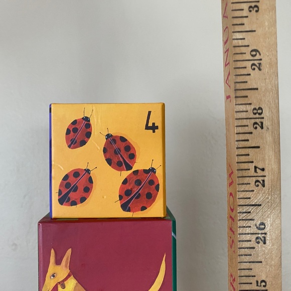 Stacking nesting blocks with numbers and animals. - Picture 7 of 7